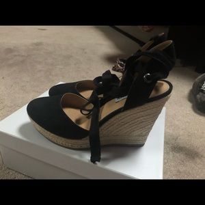STEVE MADDEN WEDGES IN EXCELLENT CONDITION!!